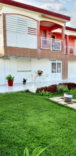 Studio confortable aux Abymes, 28 m², proche des plages.